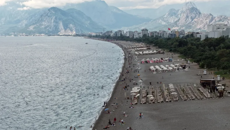 Antalya'da deniz suyu havadan sıcak