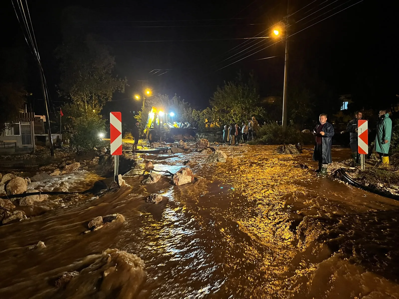 Antalya'da kuvvetli sağanak, sel ve su baskınlarına neden oldu