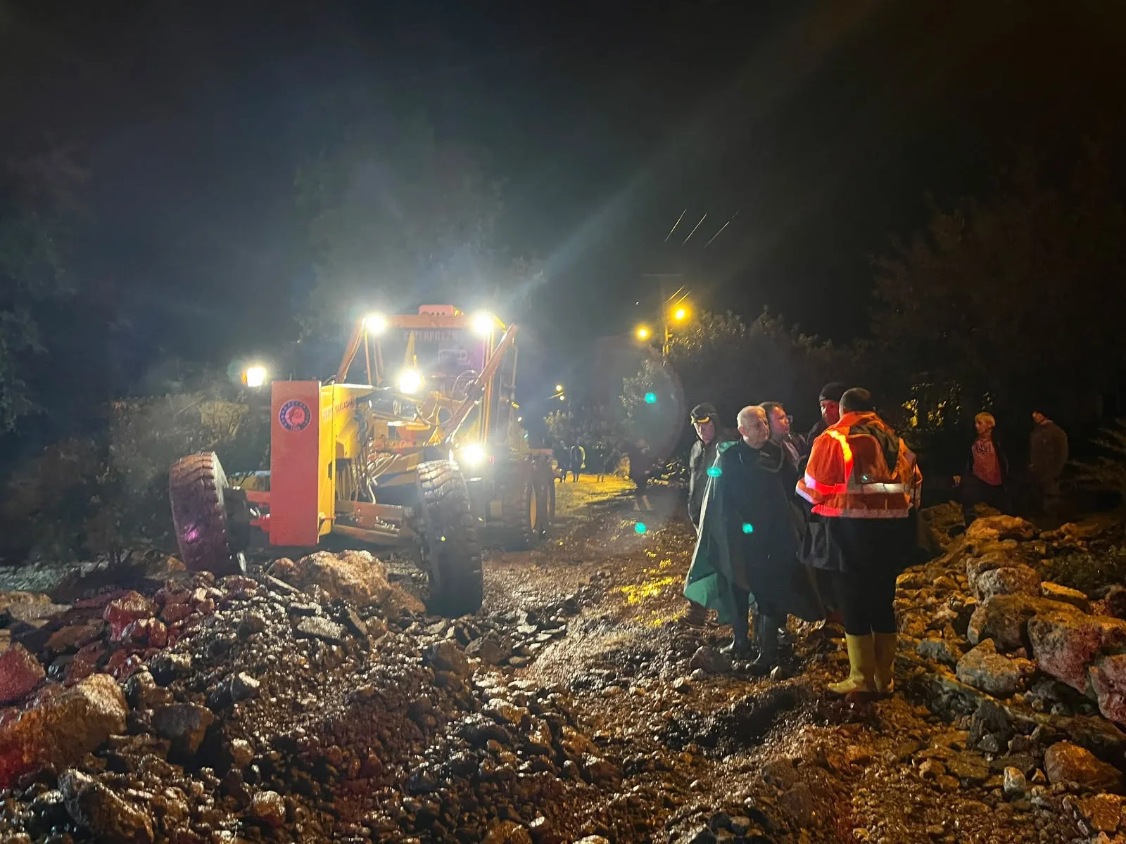Antalya'da kuvvetli sağanak, sel ve su baskınlarına neden oldu