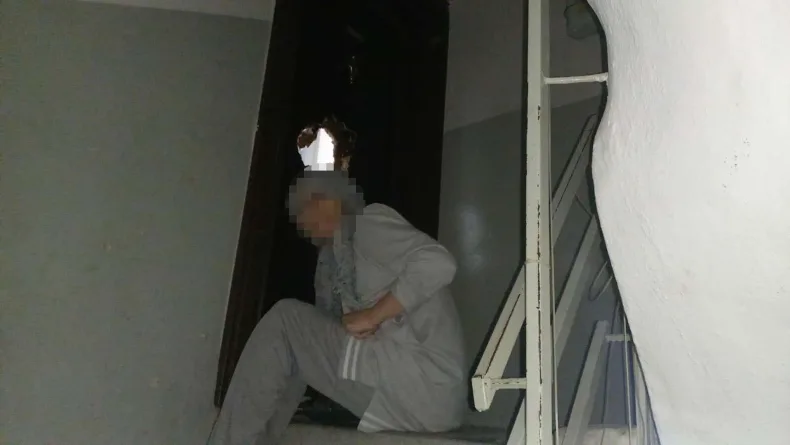 Apartmanda matkapla komşusunun çelik kapısını kıran kadına gözaltı
