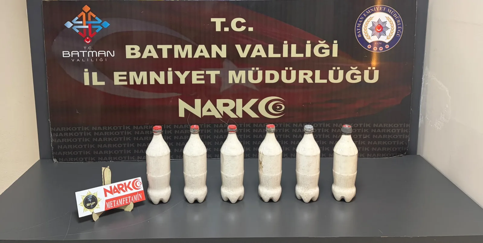 Aracın yakıt deposundaki uyuşturucuyu 'Hector' buldu