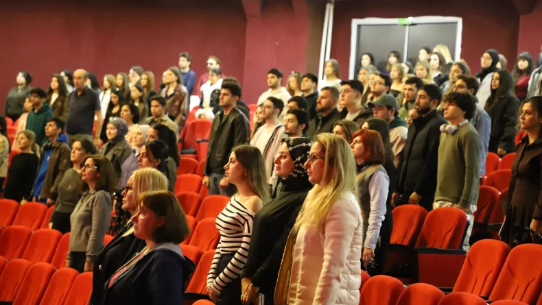 Arel Üniversitesi’nde ‘Dijital Tufan’ masaya yatırıldı: ‘Yapay zeka yamaklıktan yöneticiliğe geçebilir’