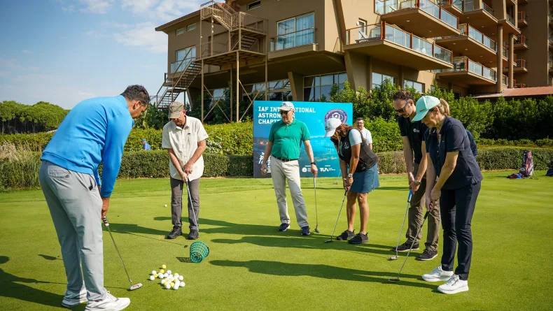 Astronotlar Belek'in tanıtımı için golf oynadı