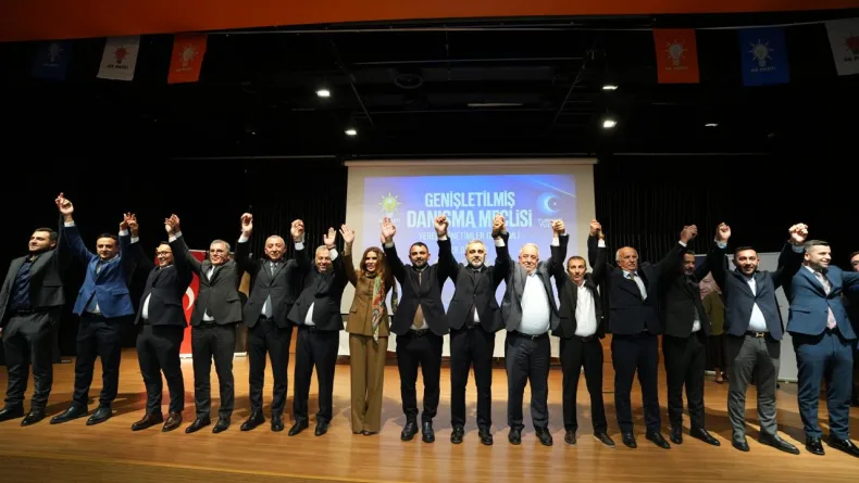 Ataşehir’de CHP’li 6 meclis üyesi AK Parti’ye katıldı