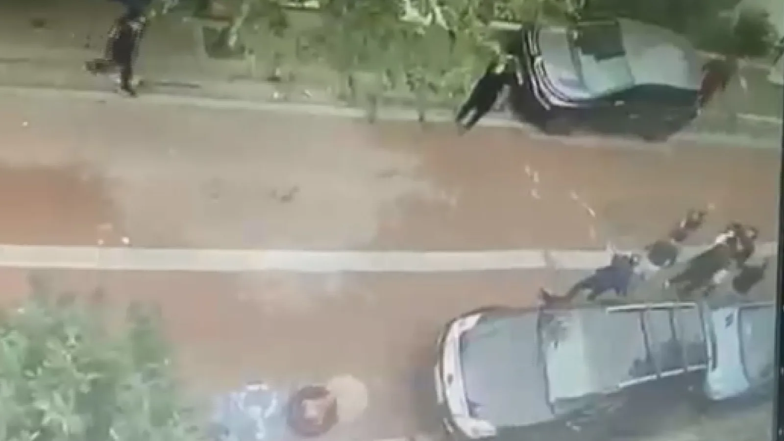 Avcılar’da bıçaklı kavganın ardından cipin çarptığı 3 kişi yaralandı; 5 tutuklama