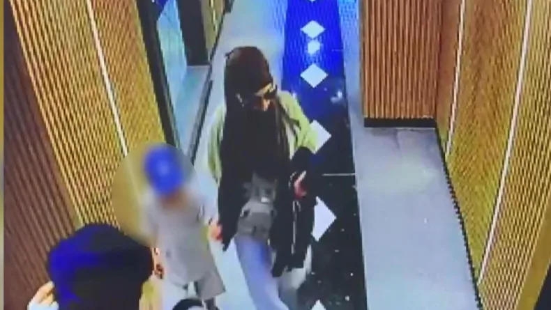 Avcılar'da hırsızlık için binaya giren 3 kadın şüpheli kamerada