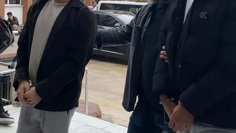 Aydın'da uyuşturucu sevkiyatı yapılan iki otomobile operasyon: 4 tutuklama