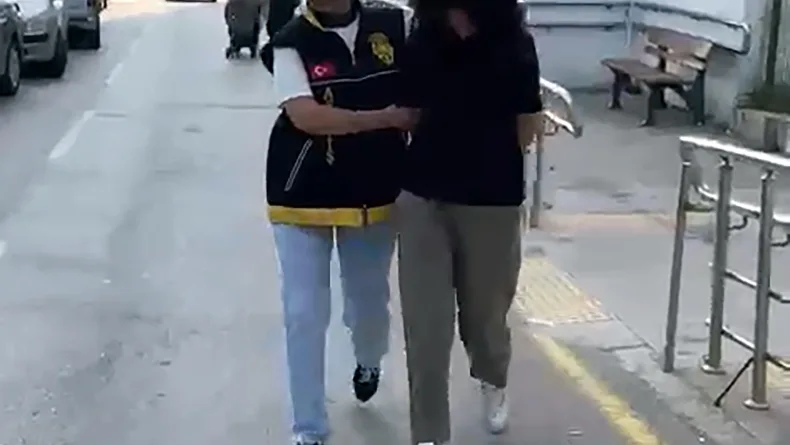 Ayşegül, uyandırdığı nişanlısını kendisine yumruk atınca bıçaklayarak öldürdü