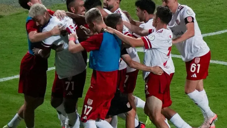 Ayvalıkgücü lider önünde