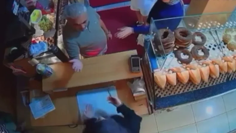 Bağcılar'da iş yeri sahibiyle tahliye anlaşmazlığı yaşayan kadın, çocuklarının yanında darbedildi