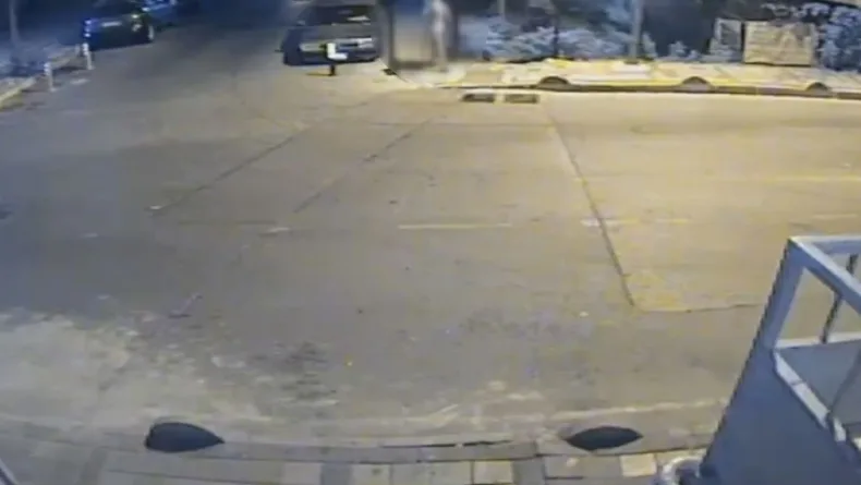 Bağcılar'da sokakta çıplak dolaşan kişi gözaltına alındı