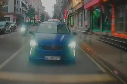 Bahçelievler'de yaya geçidinde beklemek istemedi, çöp kamyonuna çarptı