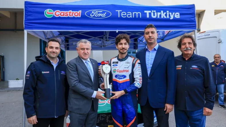 Bakan Bak Formula 1 öncesi İstanbul Park’ta sürüş yaptı