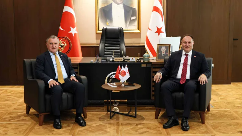 Bakan Bak, KKTC Meclis Başkanı Öztürkler ile görüştü