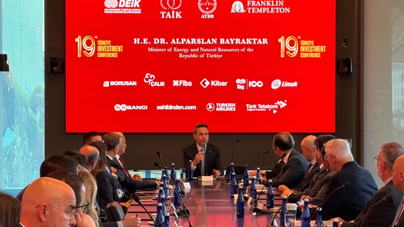 Bakan Bayraktar, ABD'de iş dünyası temsilcileri ve yatırımcılarla bir araya geldi