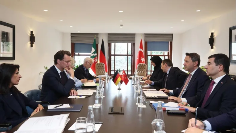 Bakan Bayraktar, Kuzey Ren-Vestfalya Eyaleti Başbakanı Wüst ile görüştü