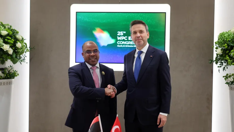 Bakan Bayraktar, Libyalı mevkidaşı Abdulsadek ile görüştü