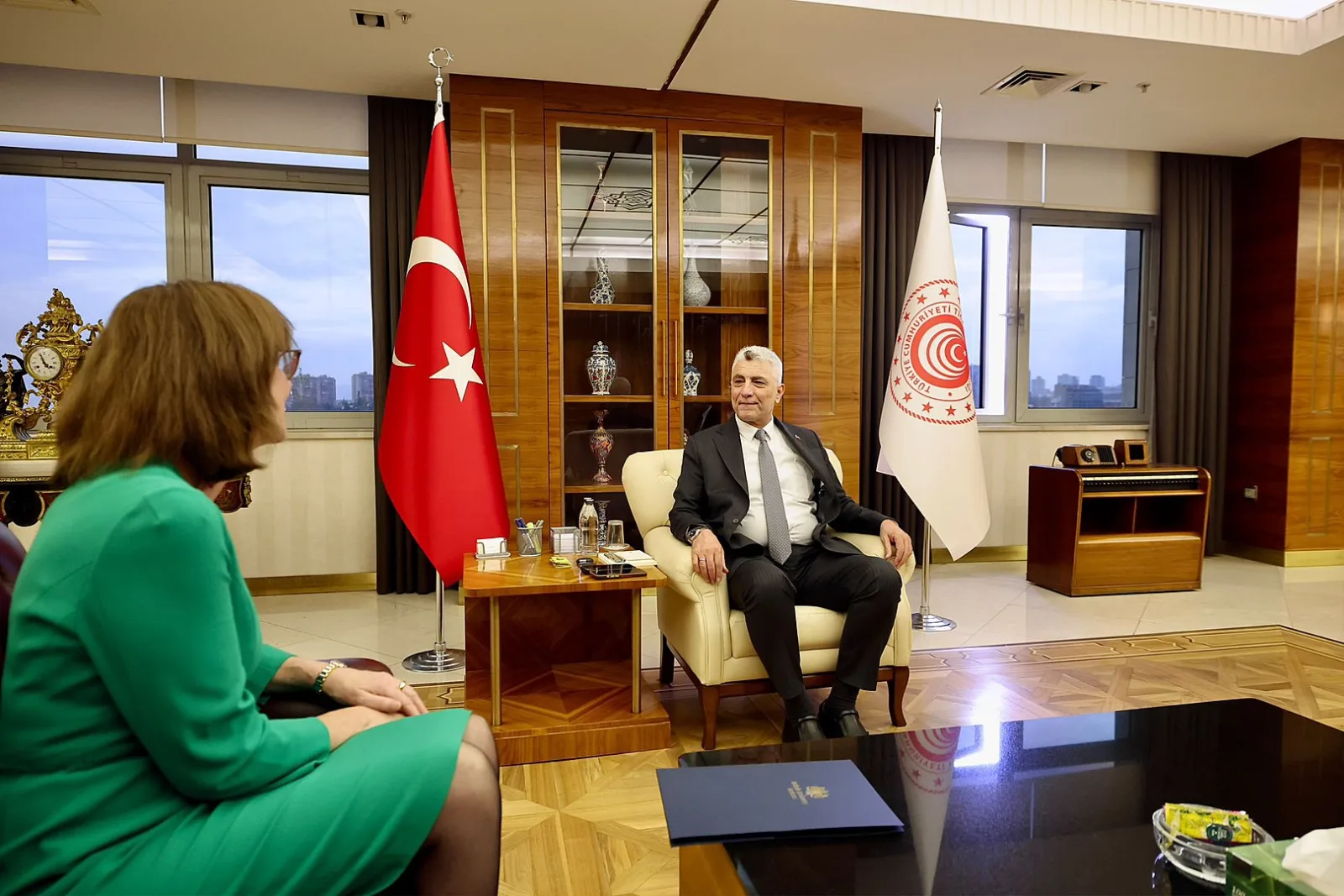 Bakan Bolat, Birleşik Krallık’ın Ankara Büyükelçisi Anderson ile bir araya geldi