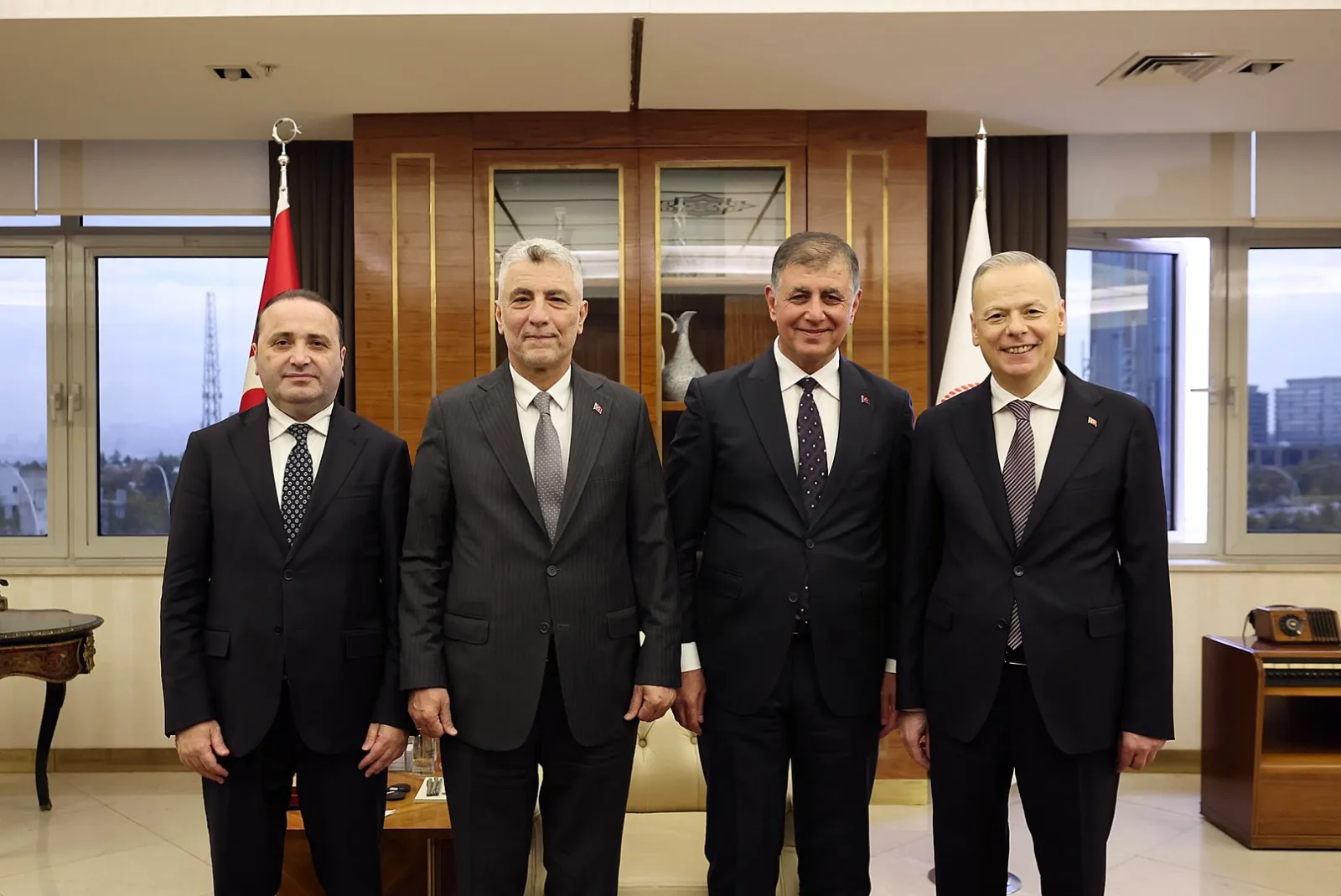 Bakan Bolat, İzmir Büyükşehir Belediye Başkanı Tugay ile görüştü