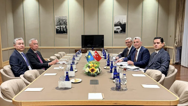 Bakan Bolat, Kazakistan Başbakan Yardımcısı Jumangarin ile görüştü
