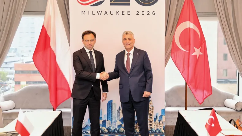 Bakan Bolat, Polonya Maliye ve Ekonomi Bakanı Domanski ile bir araya geldi