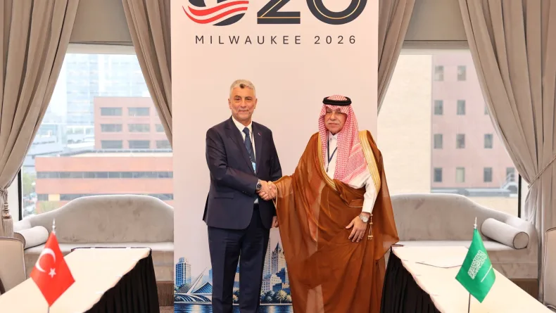 Bakan Bolat, Suudi mevkidaşı El-Kasabi ile bir araya geldi