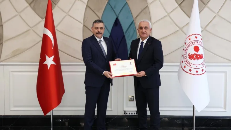 Bakan Çiftçi, 17 mülki idare amirine başarı belgesi verdi