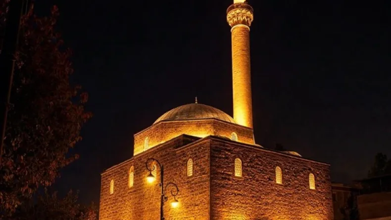 Bakan Ersoy: Diyarbakır ve Bingöl’deki 6 cami 2 Ekim'de yeniden ibadete açılacak