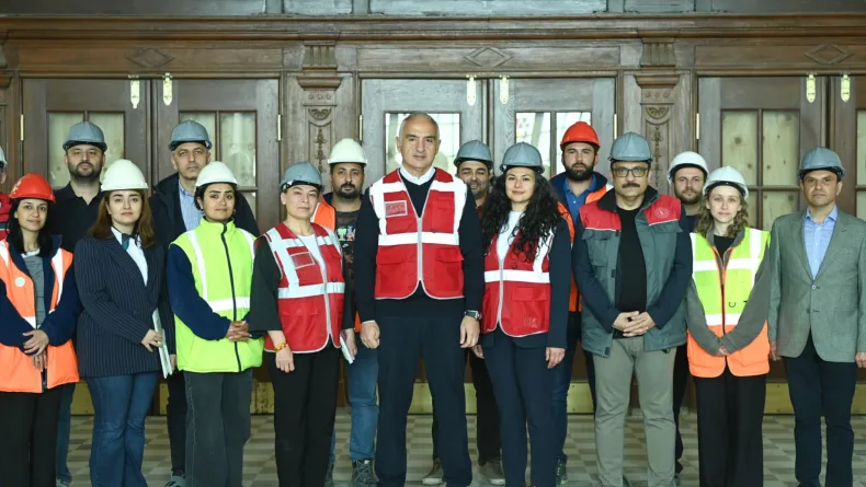 Bakan Ersoy: Haydarpaşa Garı'ndaki restorasyonda ilk etabı 2027 içinde tamamlamayı hedefliyoruz