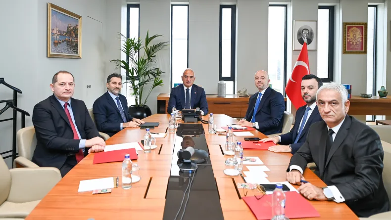 Bakan Ersoy, THY yönetimini kabul etti