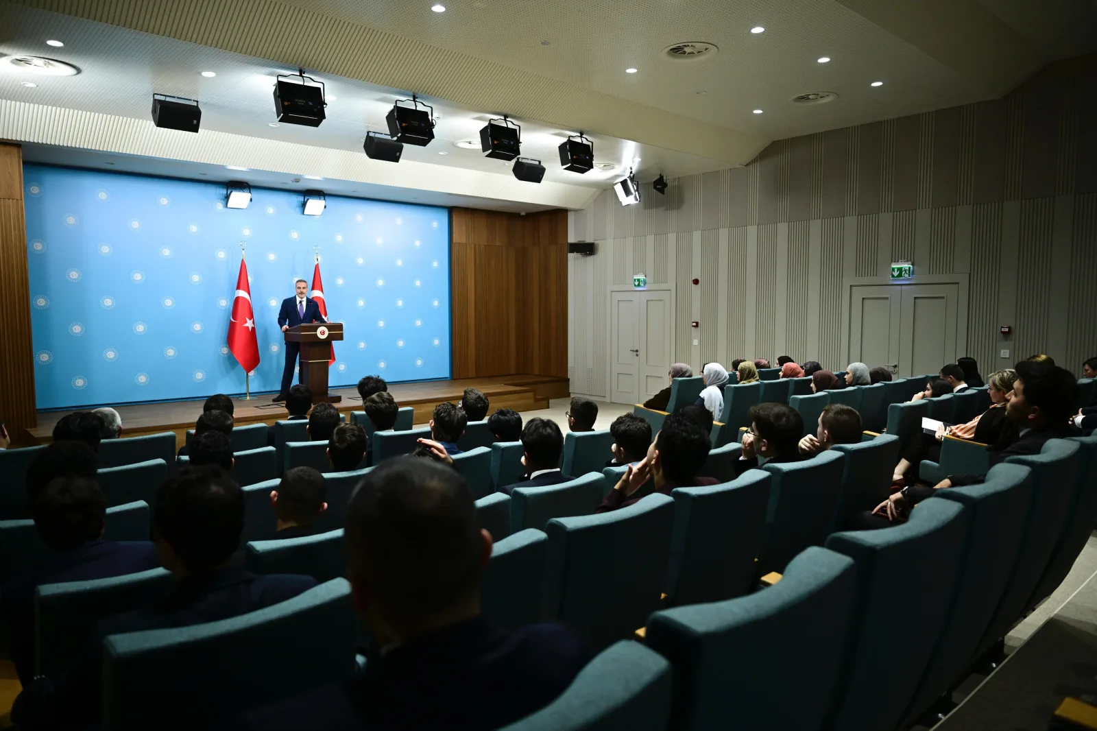 Bakan Fidan, Genç Diplomasi Derneği mensuplarını kabul etti