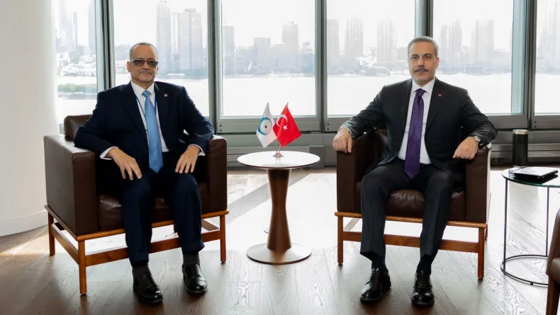 Bakan Fidan, İİT Genel Sekreteri Ahmed ile bir araya geldi