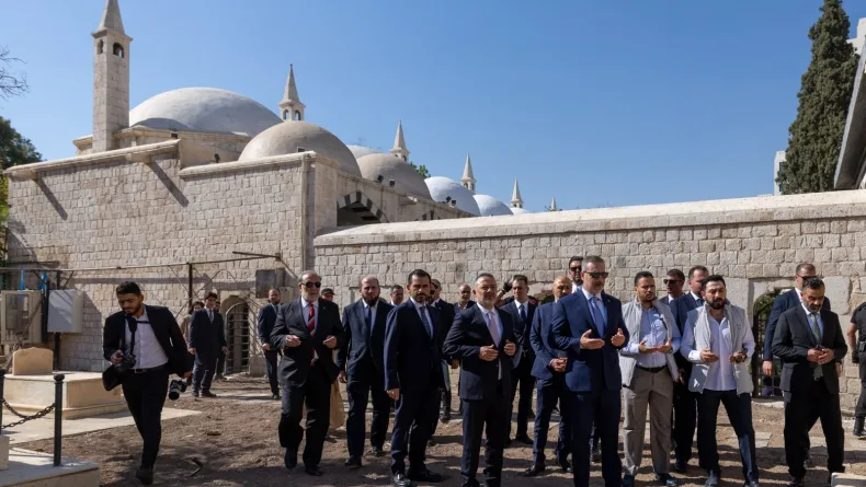 Bakan Fidan, Suriye'de cami ve türbeleri ziyaret etti (2)
