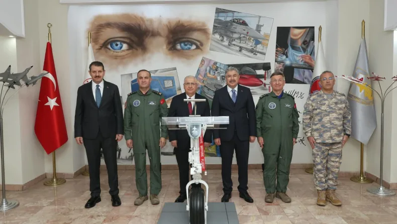 Bakan Güler'den, 1'inci Hava Bakım Fabrika Müdürlüğü'ne ziyaret