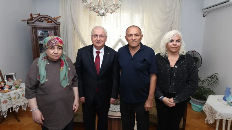 Bakan Güler, İstanbul'da şehit ailesini ziyaret etti