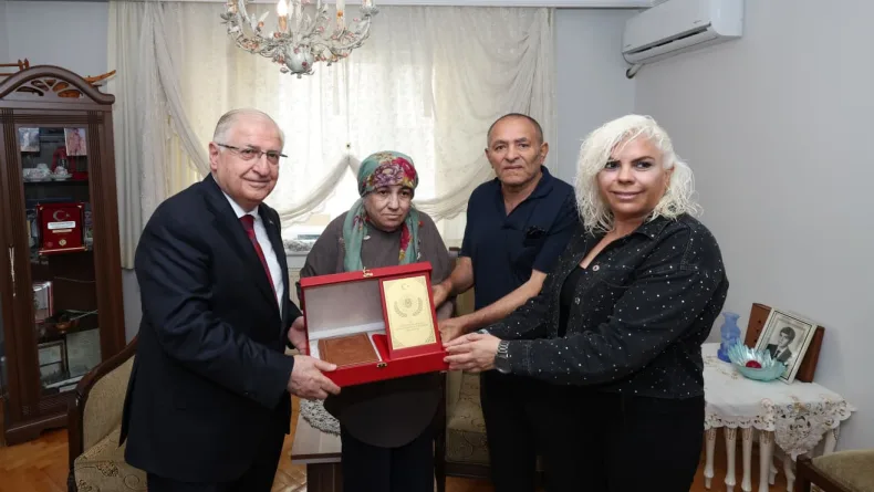 Bakan Güler, şehit Alaattin Buluç’un ailesini ziyaret etti