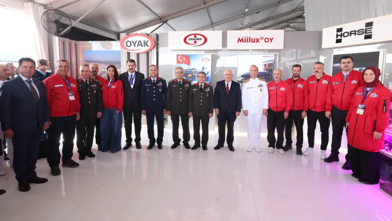 Bakan Güler, TEKNOFEST alanında stantları ziyaret etti