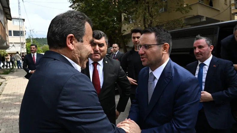 Bakan Gürlek, şehit Faik Yüce’nin ailesini ziyaret etti