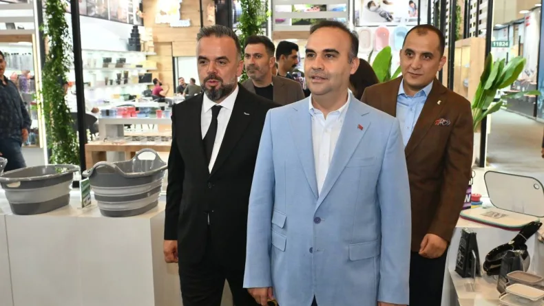 Bakan Kacır, ZUCHEX 36'ıncı Uluslararası Ev ve Mutfak Eşyaları Fuarı'nı ziyaret etti