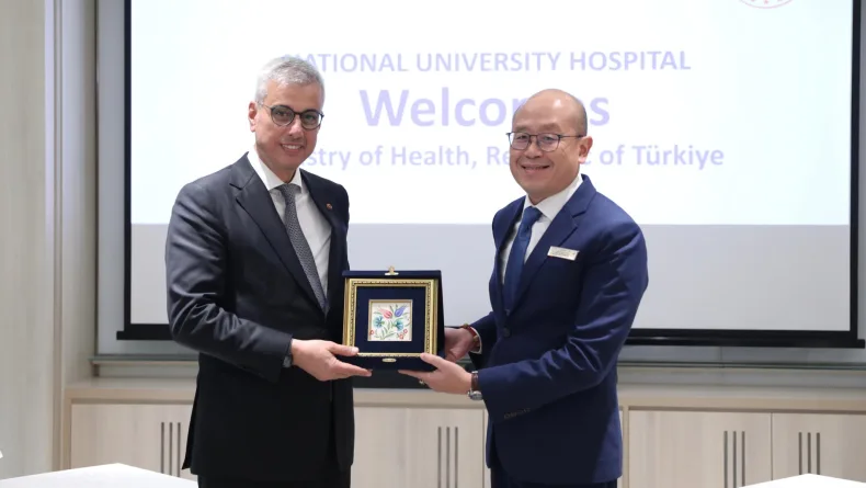 Bakan Memişoğlu, Singapur Ulusal Üniversite Hastanesi'ni ziyaret etti
