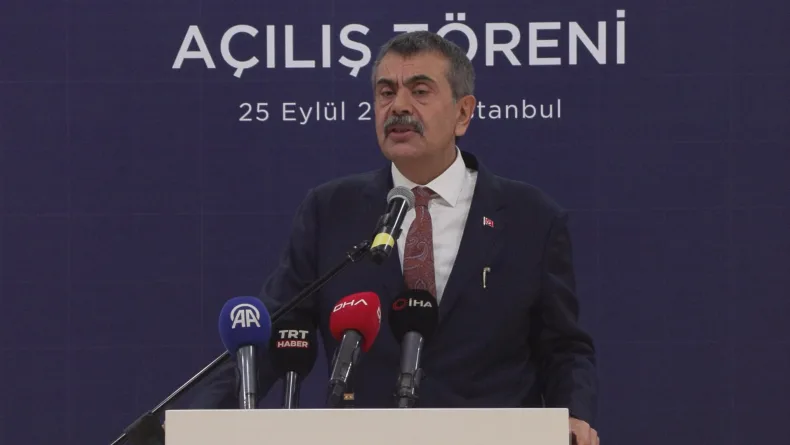 Bakan Tekin: Bu yıl ortaokulu bitiren 100 öğrencinin 45 tanesi meslek lisesine gitti