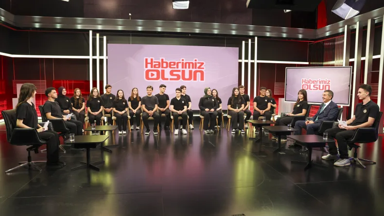 Bakan Tekin, Demirören Medya ve Teknoloji MTAL'i ziyaret etti, öğrencilerin sorularını yanıtladı