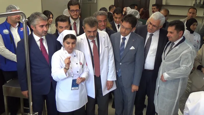 Bakan Tekin, Erzurum’da gastronomi lisesinin açılışına katıldı