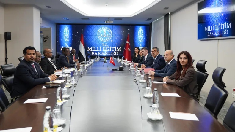 Bakan Tekin, Sudan Eğitim Bakanı Hajar ile bir araya geldi
