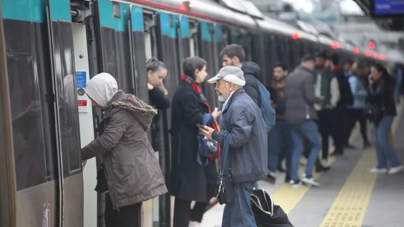 Bakan Uraloğlu: 29 Ekim'de bakanlığa bağlı kent içi raylı sistemler ücretsiz olacak