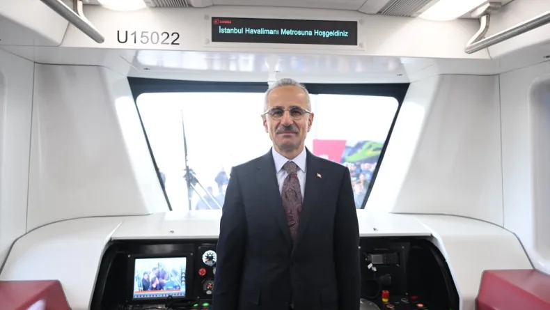 Bakan Uraloğlu: 452 kilometrelik kent içi raylı sistem hattını hizmete sunduk