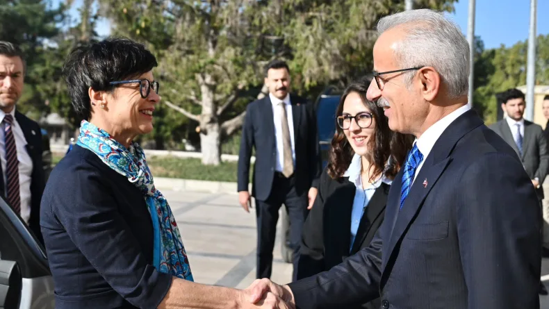 Bakan Uraloğlu, AB Komiseri Kos ile bir araya geldi