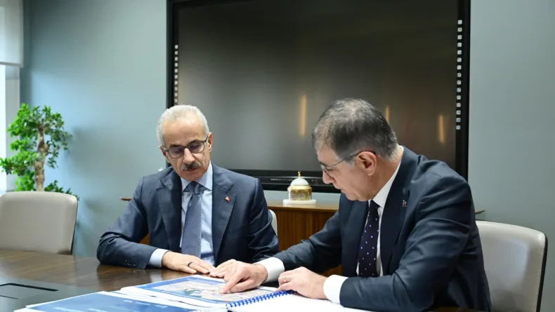Bakan Uraloğlu, İzmir Büyükşehir Belediye Başkanı Tugay ile görüştü