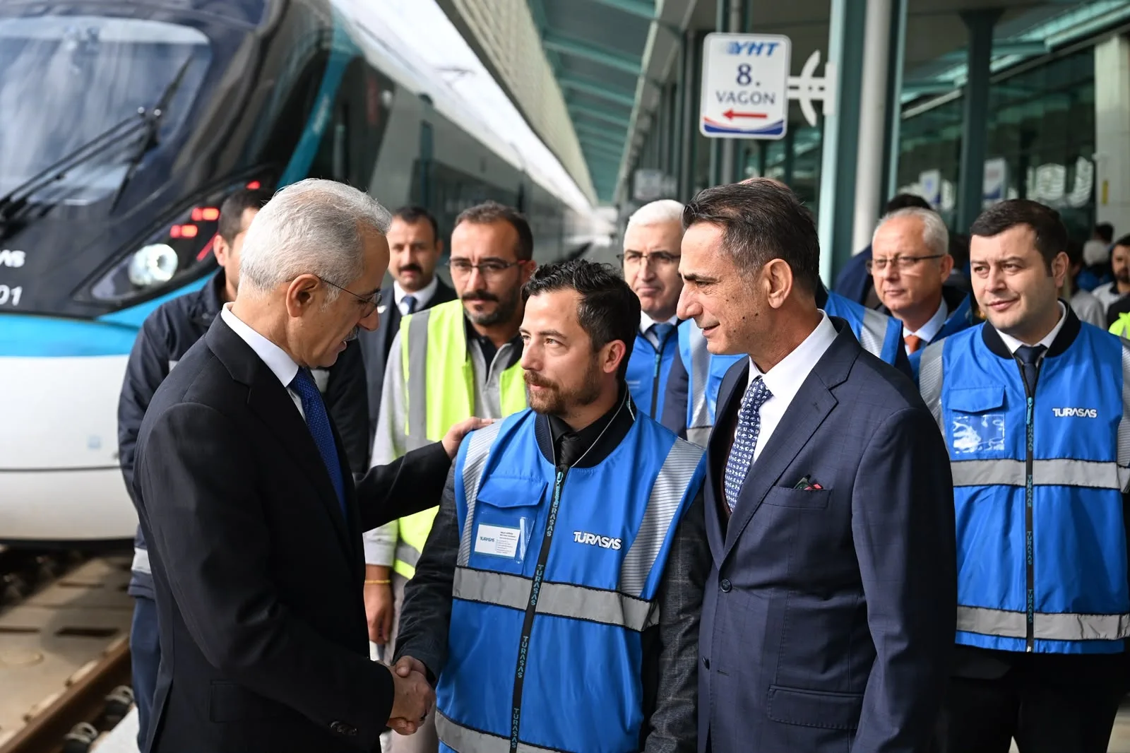 Bakan Uraloğlu, Milli Hızlı Tren'i test etti