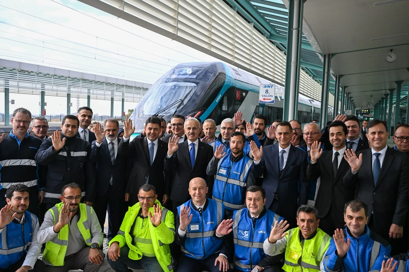 Bakan Uraloğlu, Milli Hızlı Tren'i test etti